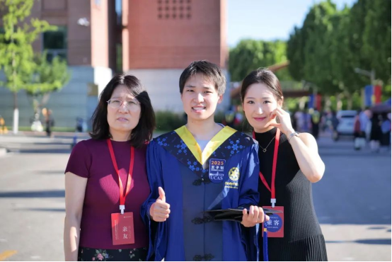 带着责任出发他们从国科大奔向广阔天地2397
