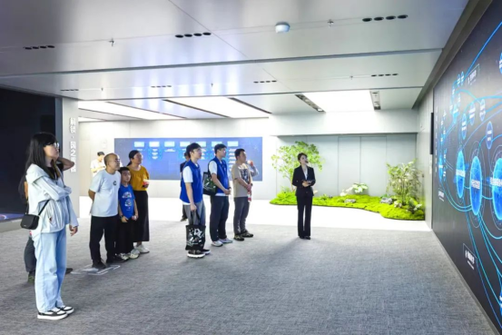 带着责任出发他们从国科大奔向广阔天地3248
