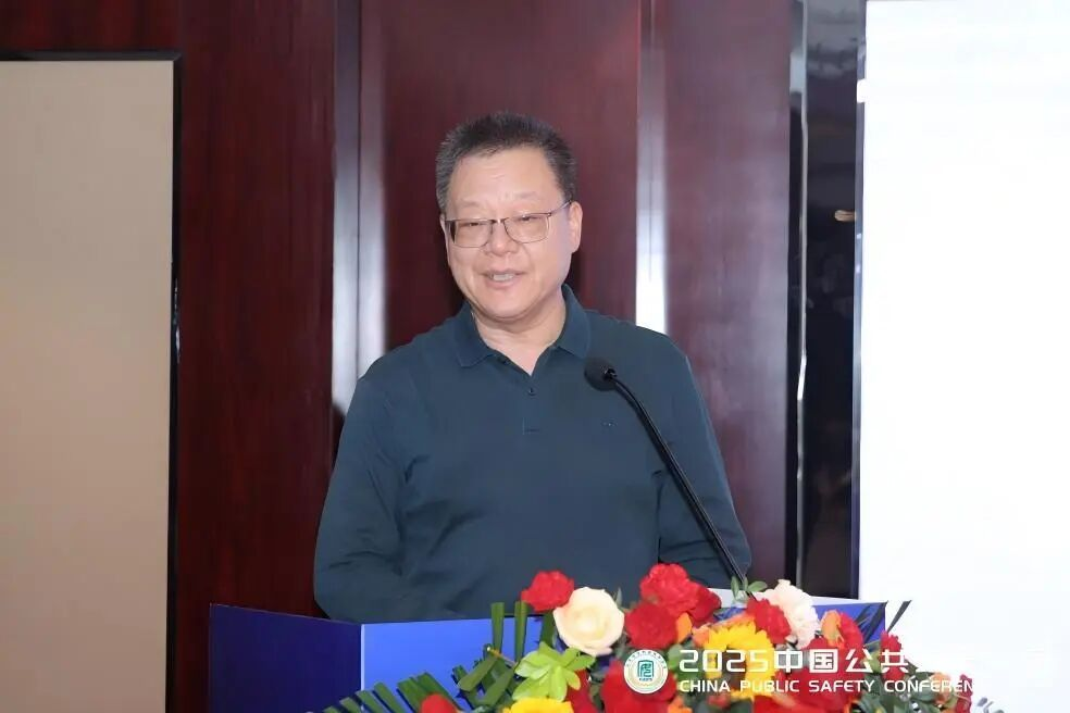 焦建彬副院长做报告